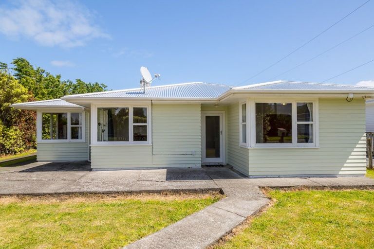 Photo of property in 36 Woodward Street East, Featherston, 5710