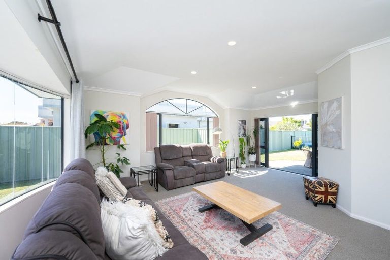 Photo of property in 81 Kensington Drive, Taradale, Napier, 4112