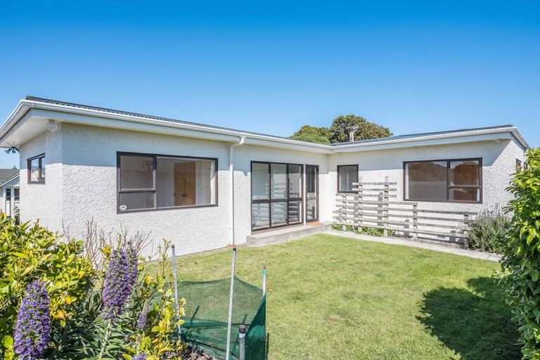 Photo of property in 115 Seaview Road, Paraparaumu Beach, Paraparaumu, 5032