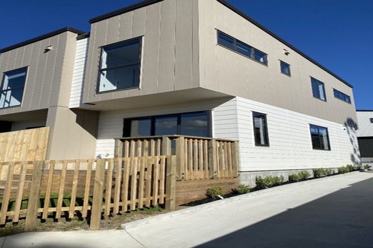 Photo of property in 1/39 Renata Crescent, Te Atatu Peninsula, Auckland, 0610