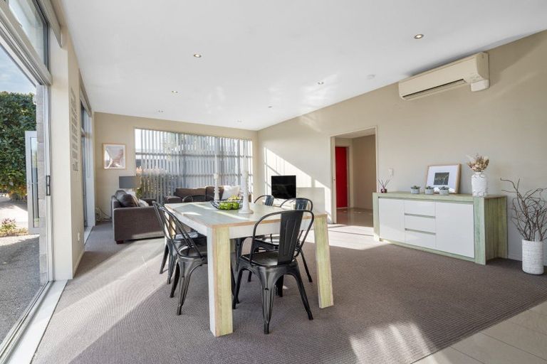 Photo of property in 73 Beach Road, North New Brighton, Christchurch, 8083