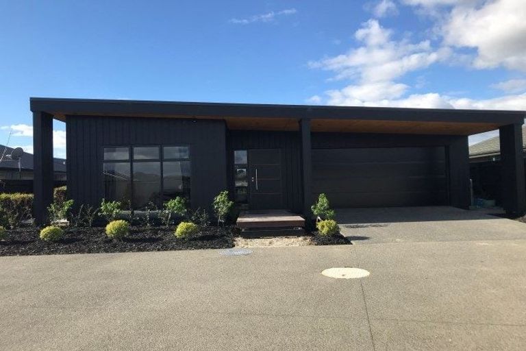 Photo of property in 106 Puhirake Crescent, Pyes Pa, Tauranga, 3112