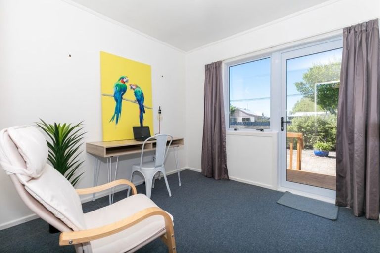 Photo of property in 2 Rhonda Avenue, Deanwell, Hamilton, 3206