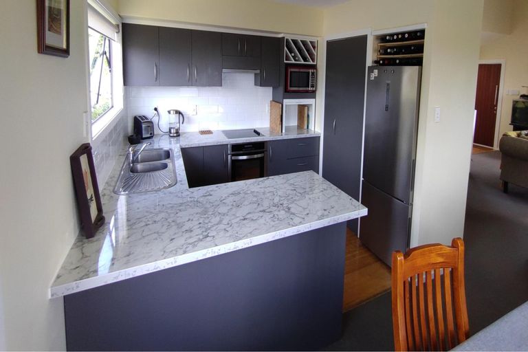 Photo of property in 1 Waitawa Place, Lynmore, Rotorua, 3010