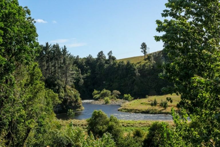 Photo of property in 371b Mangorei Road, Merrilands, New Plymouth, 4312
