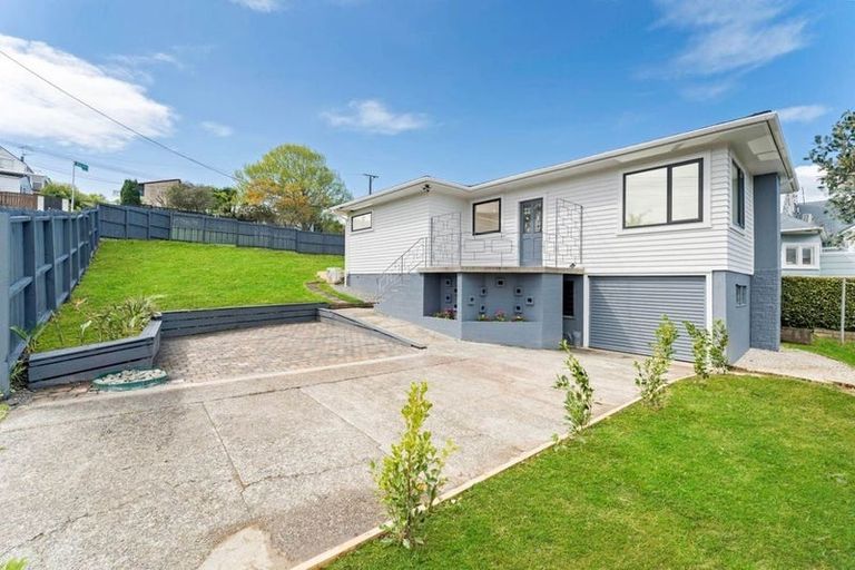 Photo of property in 1/1 Brian Avenue, Forrest Hill, Auckland, 0620