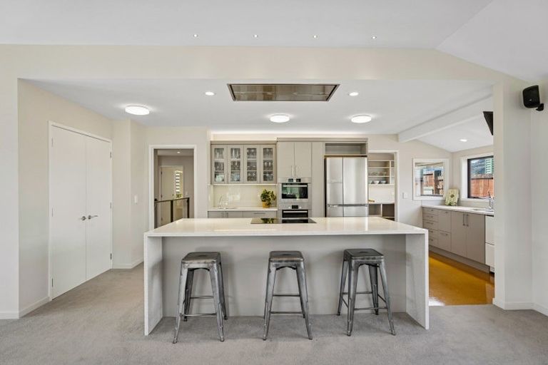 Photo of property in 12 Grove Lane, Kelvin Heights, Queenstown, 9300