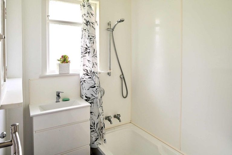 Photo of property in 83 Bell Street, Tawa, Wellington, 5028