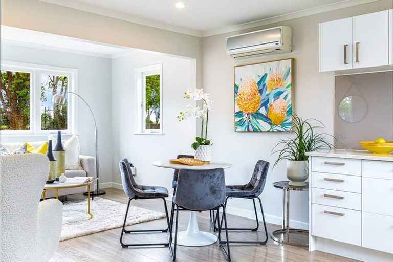 Photo of property in 61 Archibald Road, Kelston, Auckland, 0602