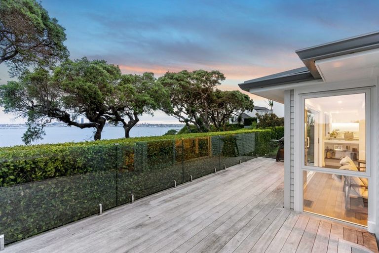 Photo of property in 21 Heath Avenue, Northcote, Auckland, 0627