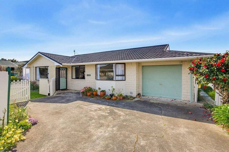 Photo of property in 43 Belvedere Avenue, Waikanae, 5036
