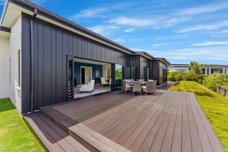 Photo of property in 5 Taranui Way, Paraparaumu Beach, Paraparaumu, 5032