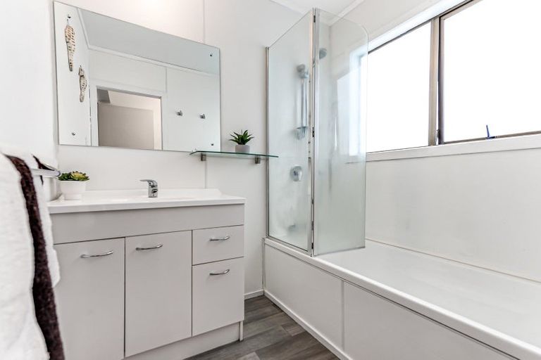 Photo of property in 3 Jasmine Avenue, Dinsdale, Hamilton, 3204