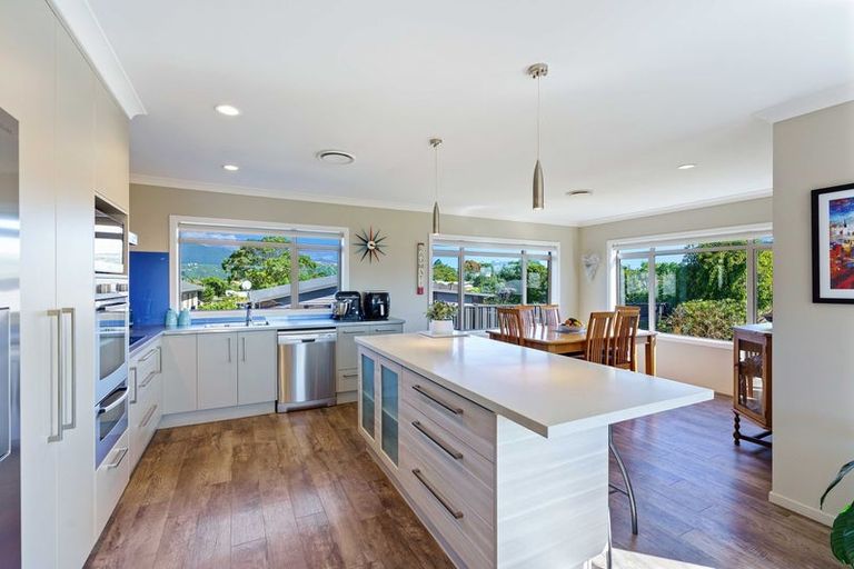 Photo of property in 12 Simpson Crescent, Raumati Beach, Paraparaumu, 5032