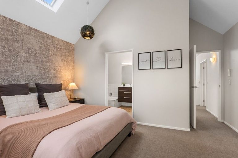 Photo of property in 87b Aikmans Road, Merivale, Christchurch, 8014