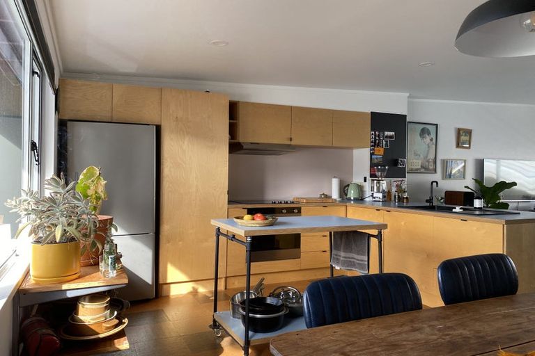 Photo of property in 3 Kelvin Grove, Te Aro, Wellington, 6011