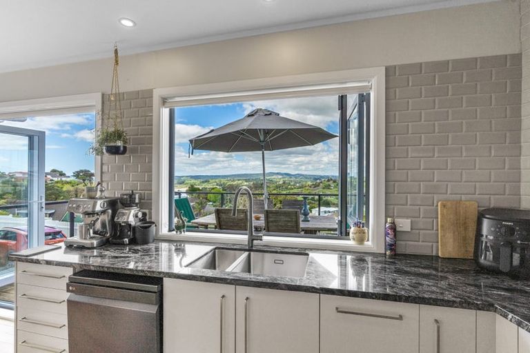 Photo of property in 137 Sandspit Road, Shelly Park, Auckland, 2014