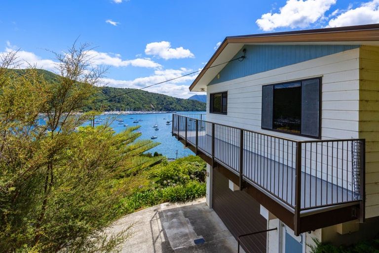 Photo of property in 324-328 Waikawa Road, Waikawa, Picton, 7220