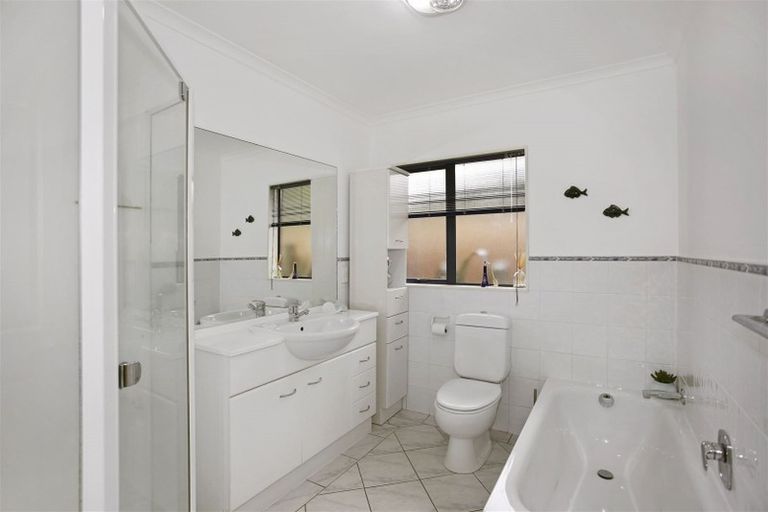 Photo of property in 10 Avonlea Lane, Pukekohe, 2120