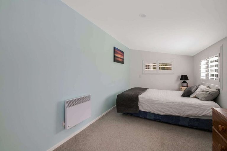 Photo of property in 6 Lancelot Road, Orewa, 0931