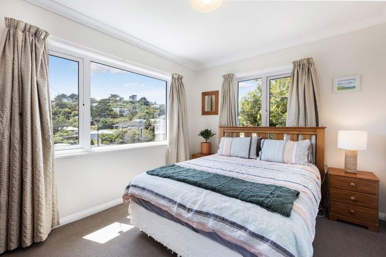 Photo of property in 8 Lyndfield Lane, Newlands, Wellington, 6037
