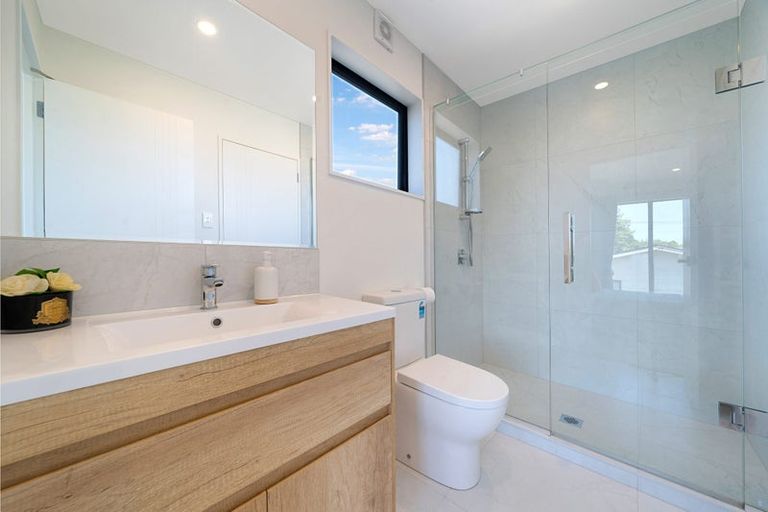 Photo of property in 7/17 Rewarewa Road, Te Atatu Peninsula, Auckland, 0610