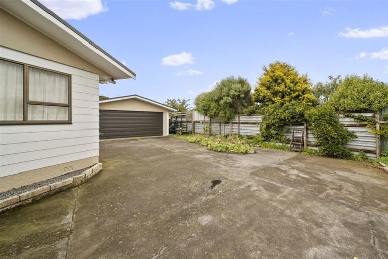 Photo of property in 16 Manuka Place, Hawera, 4610
