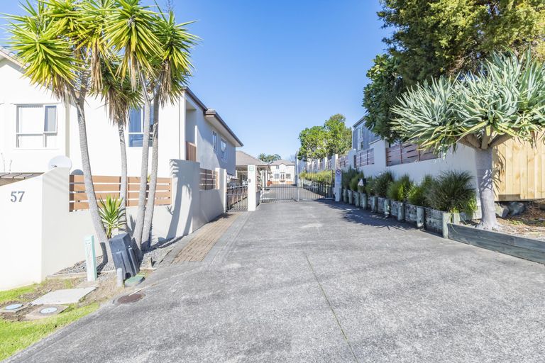 Photo of property in 11/57 Gladstone Road, Northcote, Auckland, 0627