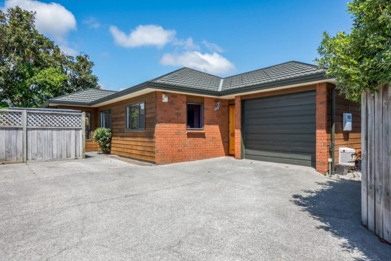 Photo of property in 2/942 High Street, Avalon, Lower Hutt, 5011