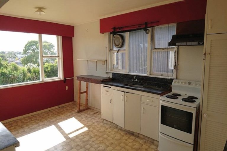 Photo of property in 133 Forrest Hill Road, Forrest Hill, Auckland, 0620