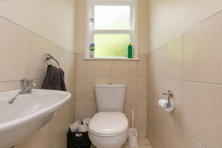 Photo of property in 2a West Road, Northland, Wellington, 6012