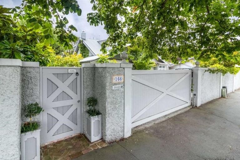 Photo of property in 166 Fendalton Road, Fendalton, Christchurch, 8052