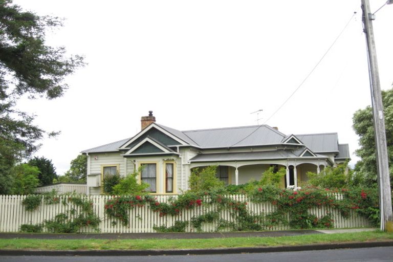 Photo of property in 2 Dublin Street, Pukekohe, 2120
