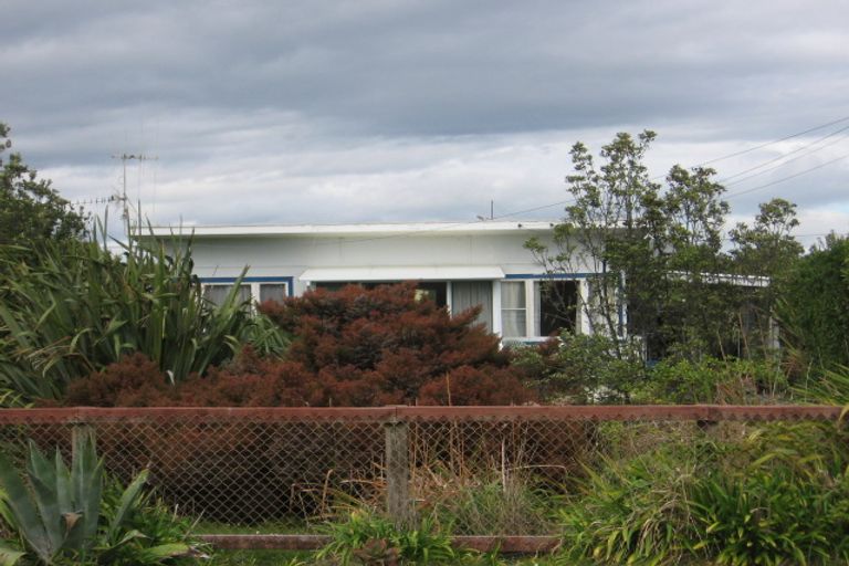 Photo of property in 14 Dewe Terrace, Foxton Beach, Foxton, 4815