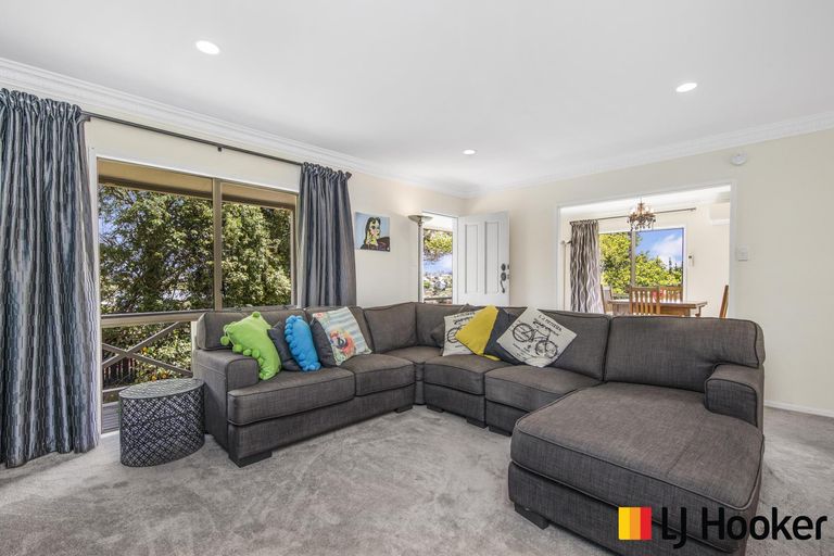 Photo of property in 15 Syntax Place, Conifer Grove, Takanini, 2112