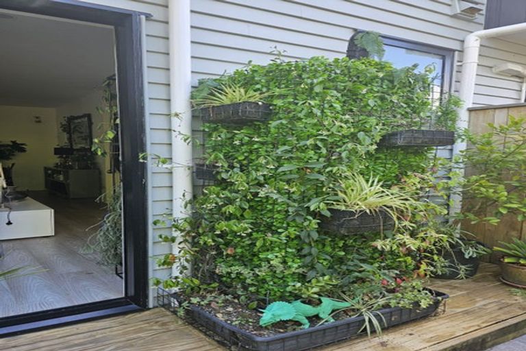 Photo of property in 19 Waru Lane, Te Atatu Peninsula, Auckland, 0610