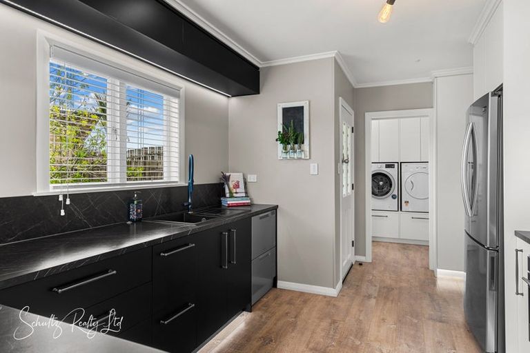 Photo of property in 16 Whaka Street, Maungaturoto, 0520