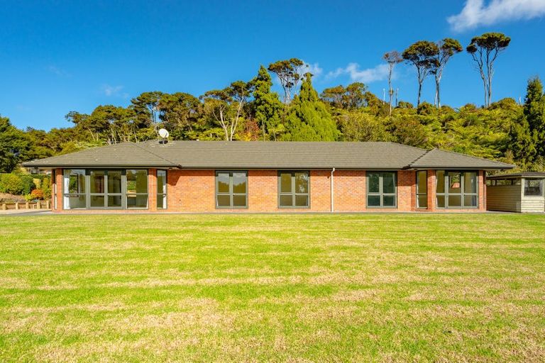 Photo of property in 58 Arrowsmith Road, Waitakere, Henderson, 0782