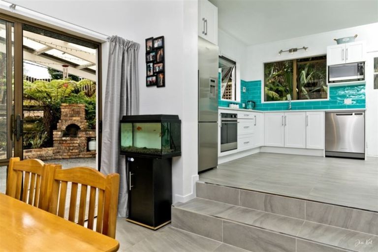 Photo of property in 84 Grassmere Road, Henderson Valley, Auckland, 0612