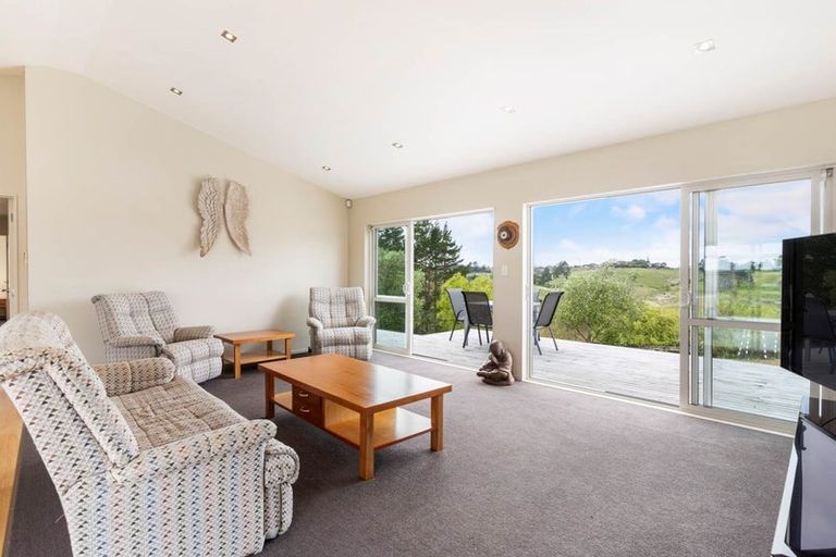 Photo of property in 6 Johnson Place, Stillwater, Silverdale, 0993