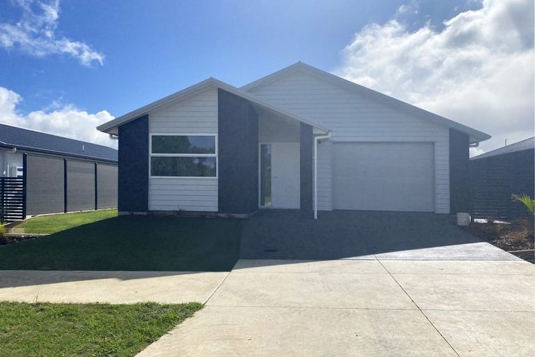 Photo of property in 30 Glenbervie Drive, Glenbervie, 0173