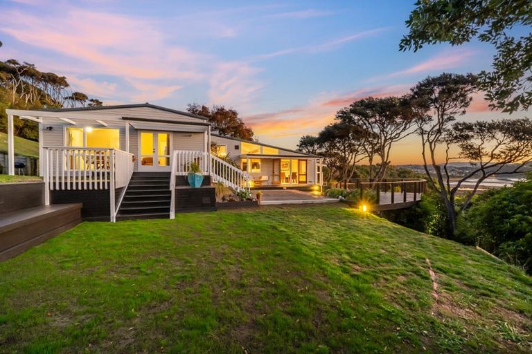 Photo of property in 92 Paekakariki Hill Road, Pauatahanui, Porirua, 5381