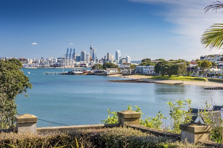 Photo of property in 12 Jubilee Avenue, Devonport, Auckland, 0624