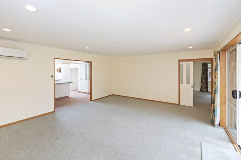 Photo of property in 12 Courtfield Close, Parklands, Christchurch, 8083