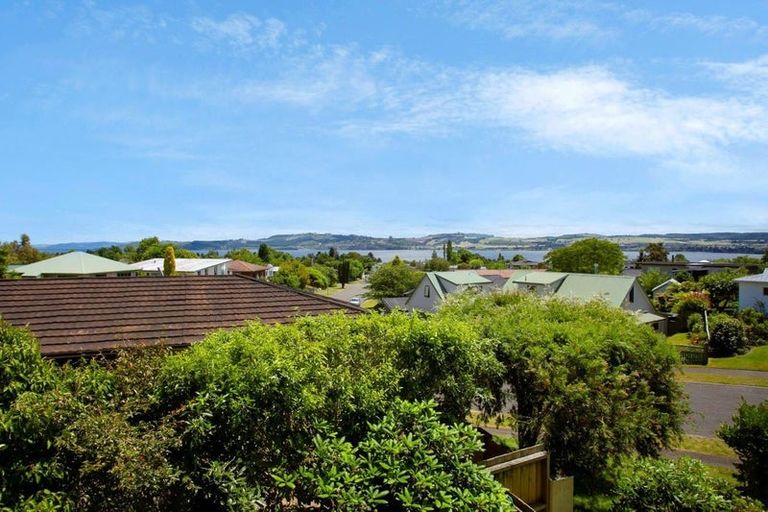 Photo of property in 2 Golders Place, Richmond Heights, Taupo, 3330