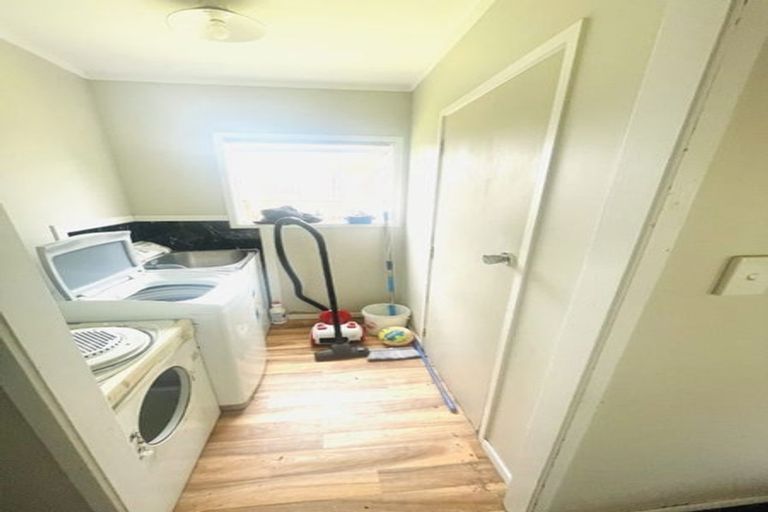 Photo of property in 2/92 Kenderdine Road, Papatoetoe, Auckland, 2025