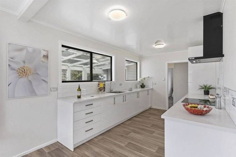 Photo of property in 14 Clayton Road, Manurewa, Auckland, 2102