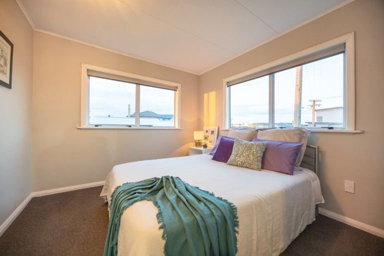 Photo of property in 10 Marine Parade South, Foxton Beach, Foxton, 4815