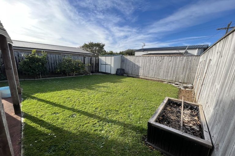 Photo of property in 15 Manu Crescent, Upper Vogeltown, New Plymouth, 4310