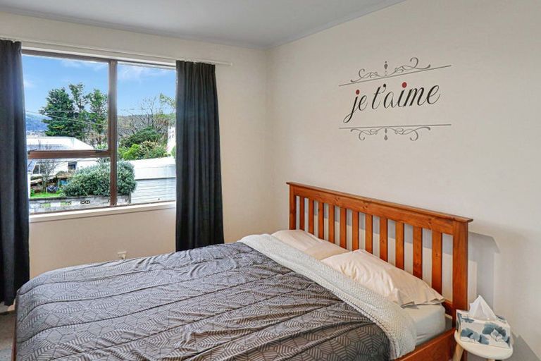 Photo of property in 12a Crawford Grove, Naenae, Lower Hutt, 5011